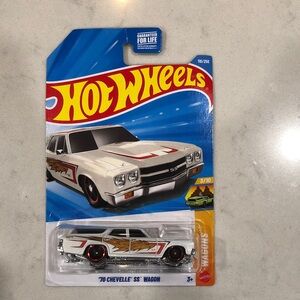 Mattel Hot Wheels '70 Chevelle SS Wagon - White and Red